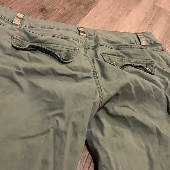 Nine West jeans 12/30 Harbor Blvd Cargo Crop Green - Picture 5 of 7